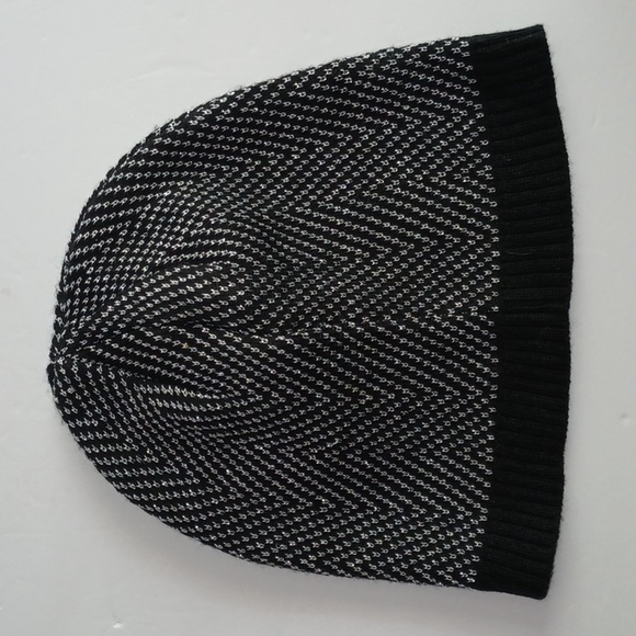 MICHAEL KORS BLACK SILVER HAT - Picture 3 of 4